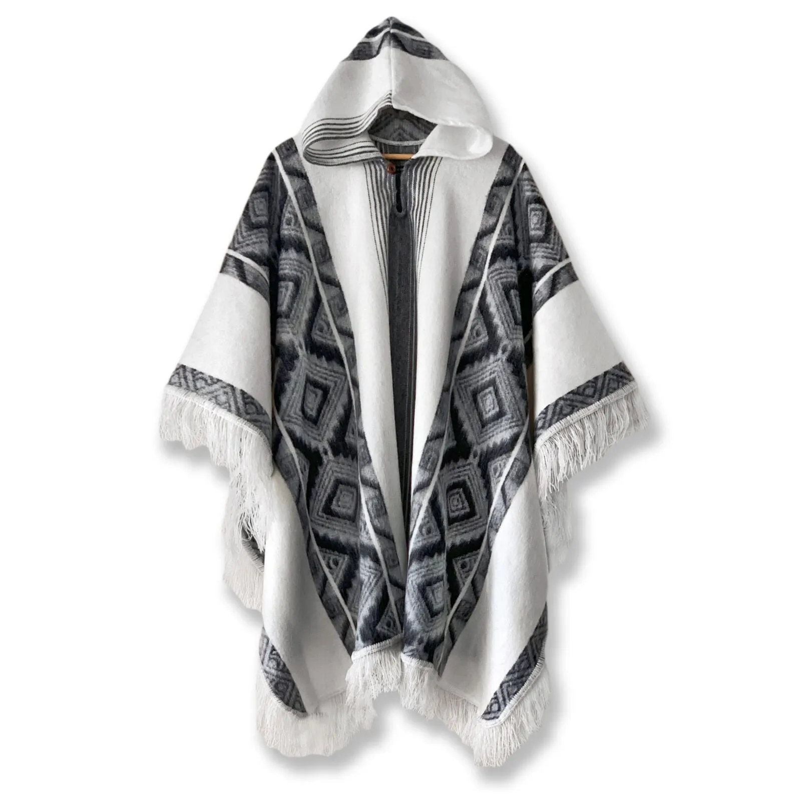 Cuyuja - Lightweight Baby Alpaca Fringed Hooded Poncho - White With Black Diamonds Pattern - Unisex