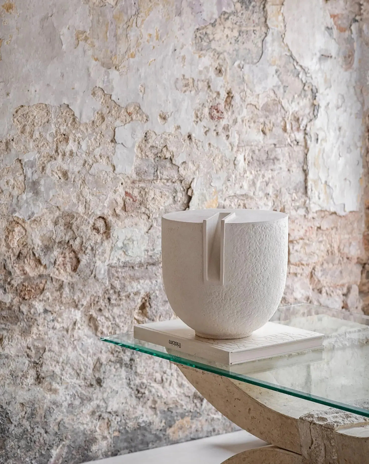 Guy Buseyne Clausa Forma Vase