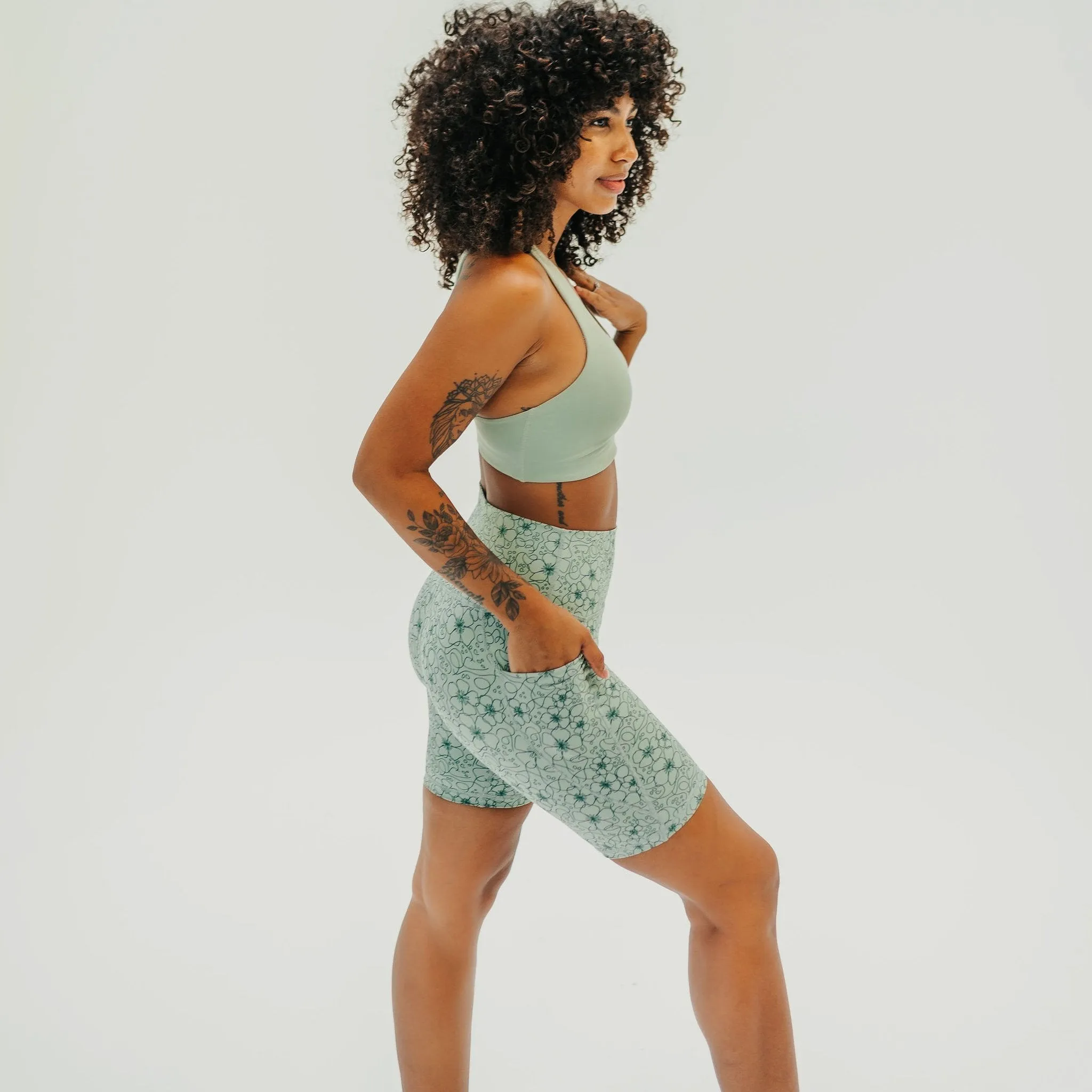 Lux High Waisted Rio Shorts (7 in. inseam) - Floral Sage