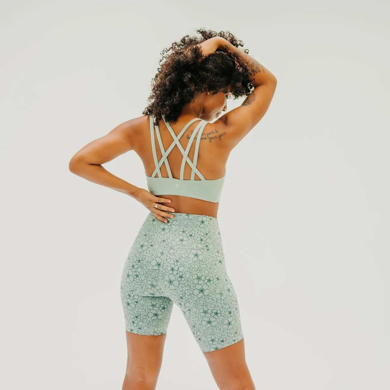 Lux High Waisted Rio Shorts (7 in. inseam) - Floral Sage