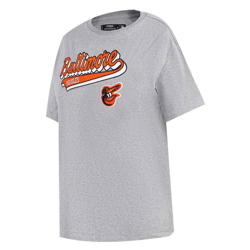 MLB BALTIMORE ORIOLES SCRIPT TAIL WOMEN'S BF TEE (HEATHER GREY)