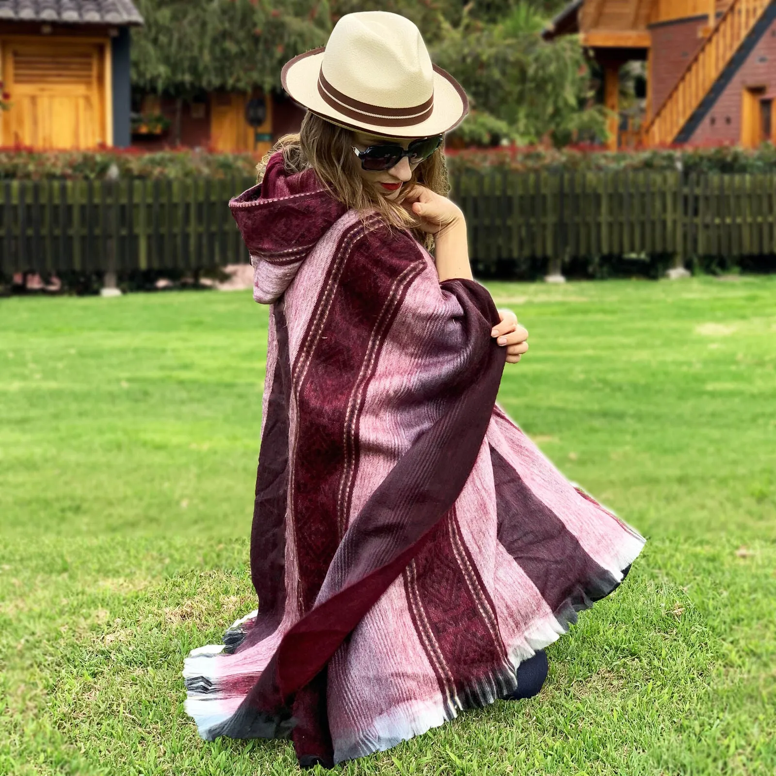 Yaruqui - Lightweight Baby Alpaca Hooded Poncho - Burgundy - Unisex